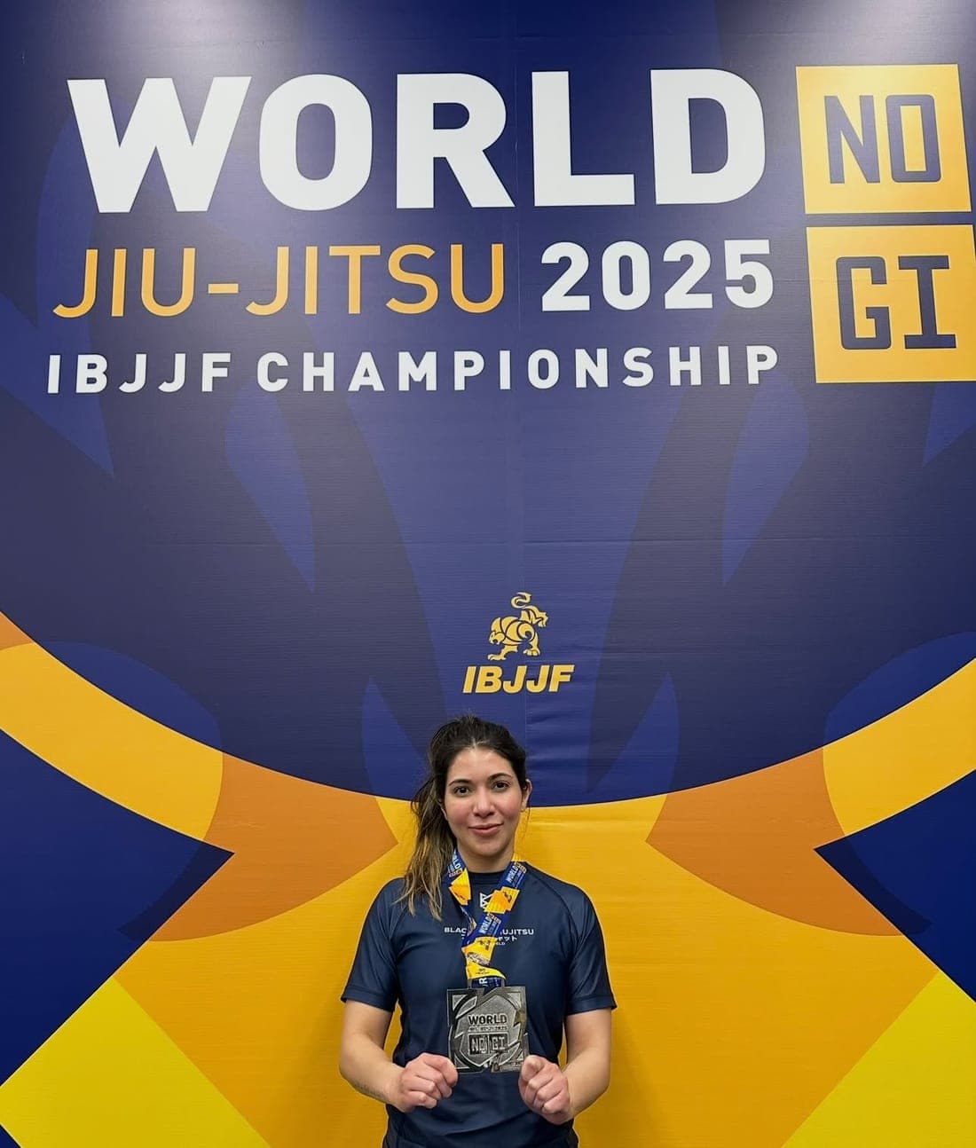 Prisma under the IBJJF World No-Gi 2025 banner, holding her silver medal